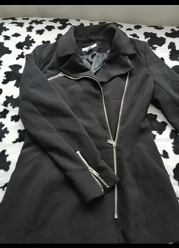 Zara Mont