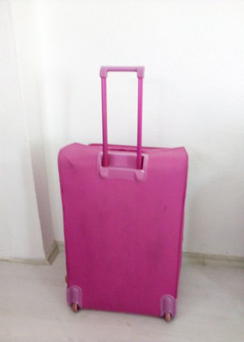 Pembe Valiz
