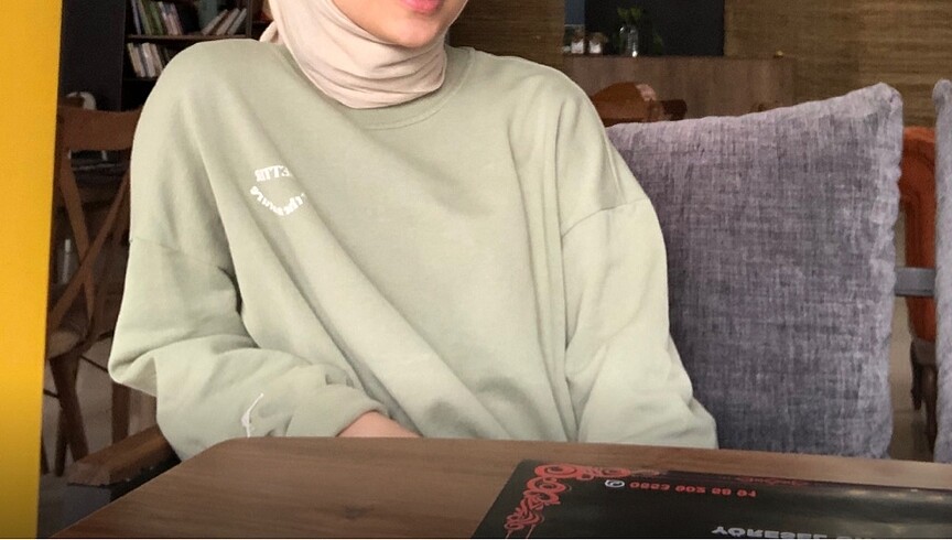 Sweatshirt