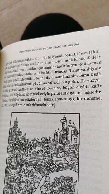 Beden Renk Haydar Akın - Ortaçağ Avrupası'nda Cadılar ve Cadı Avı