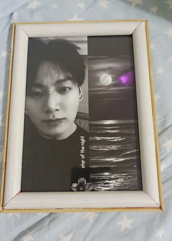Beyaz Ahşap Fotoğraf Çerçevesi jungkook