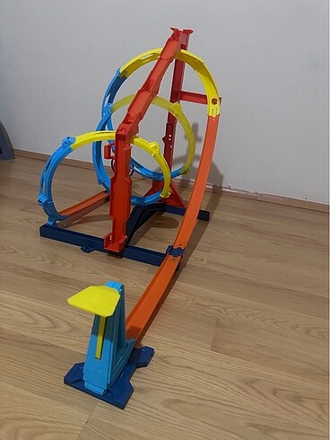 Hot wheels track builder