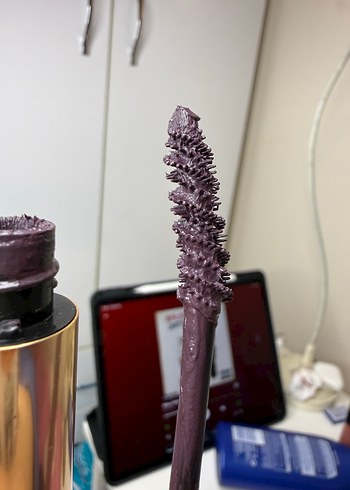 Parlak Altın Renkli YSL Maskara Mürdüm tonu - Görsel 3