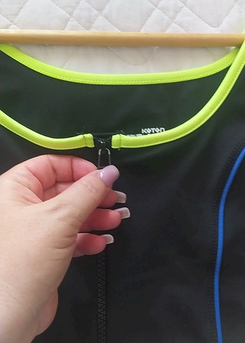 l Beden Siyah Mini Spor Fermuarlı Atlet