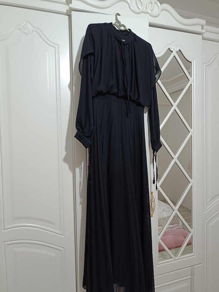 Siyah Uzun Drapeli Gotik Elbise - Görsel 2