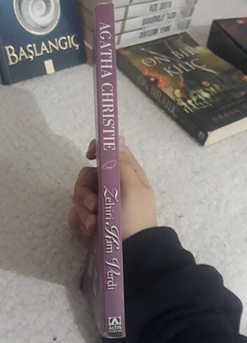 Agatha Christie~Zehiri Kim Verdi 