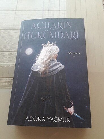 Acıların Hükümdarı - Adora Yağmur