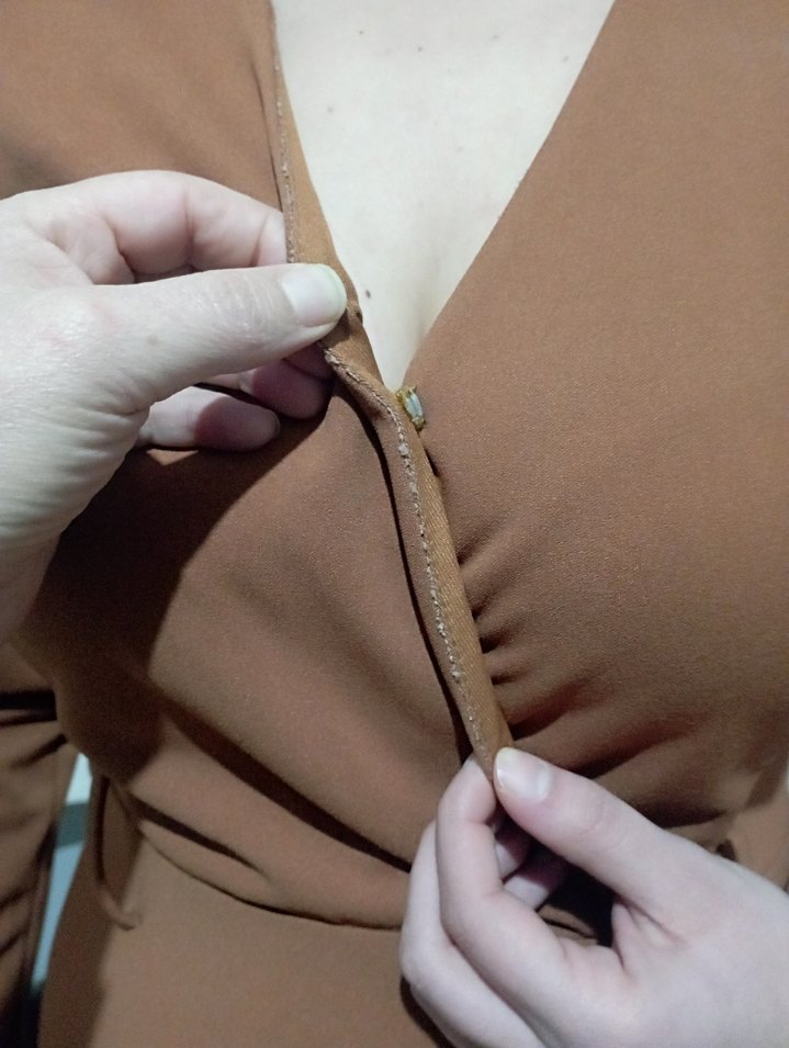 V Yaka Fermuarlı Kahverengi elbise - Görsel 4