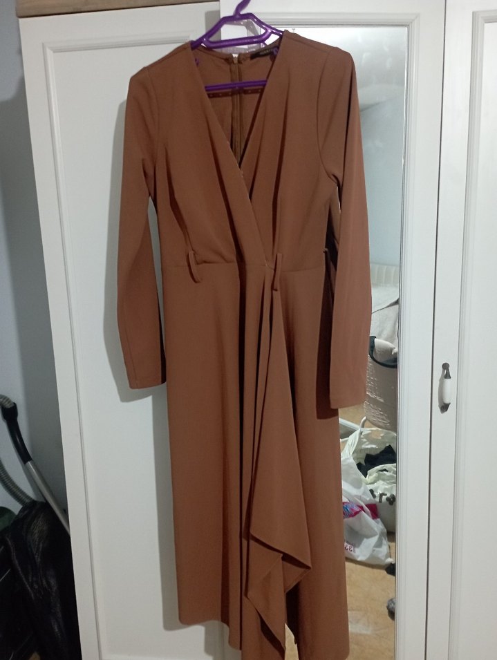 V Yaka Fermuarlı Kahverengi elbise - Görsel 3