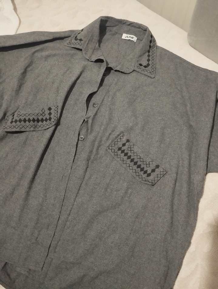 Gri Nakışlı Keten Gömlek - Görsel 2