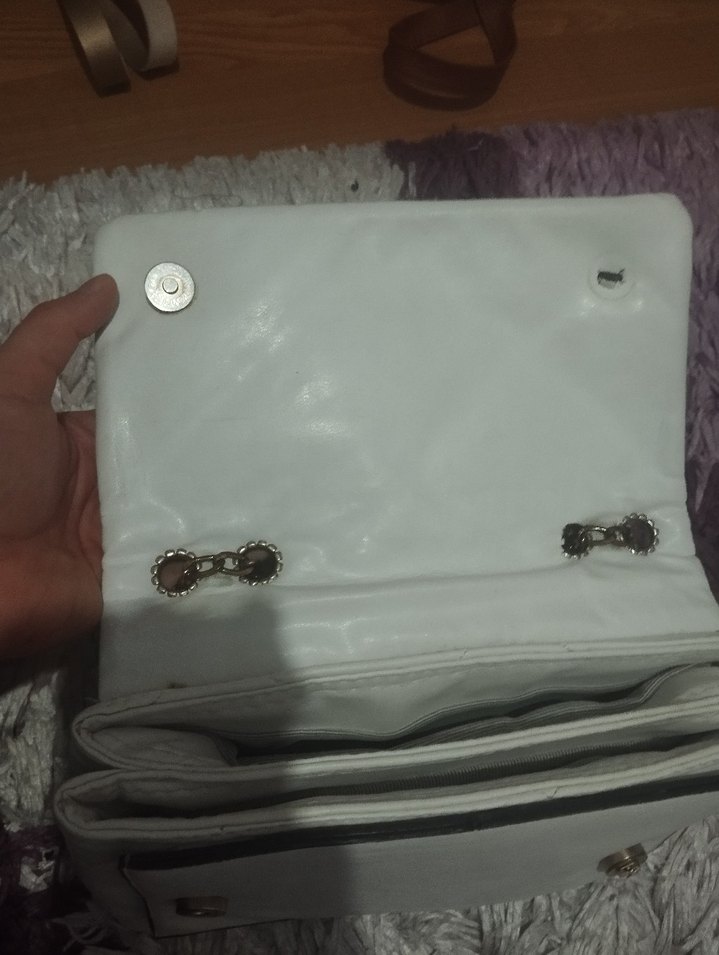 Zincir Detaylı Beyaz Kadın Çanta - Görsel 3