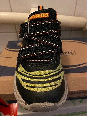 22 Beden Skechers s-lights