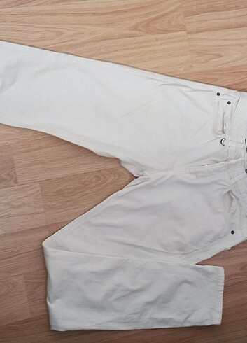 29 Beden ZARA BEYAZ RENK PANTOLON