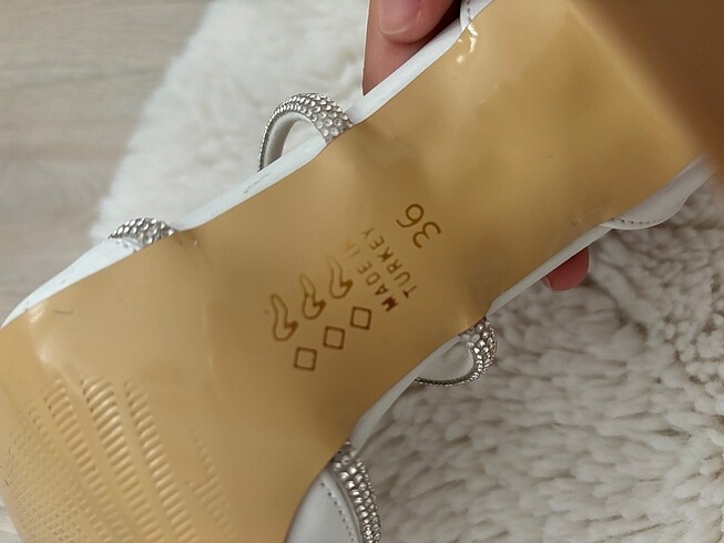 Bambi Bambi beyaz topuklu ayakkabı