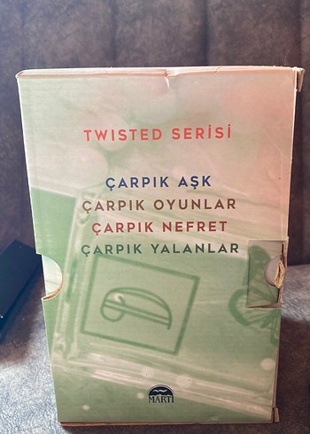  Beden Ana Huang 4 Kitap Seti - Aşk, Oyunlar, Nefret, Yalanlar