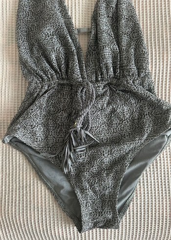 Gri Yılan Desenli Kadın Mayo - Görsel 3