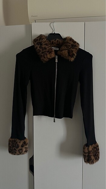 Bershka Leopar XS beden kürk post hırka fermuarlı ceket