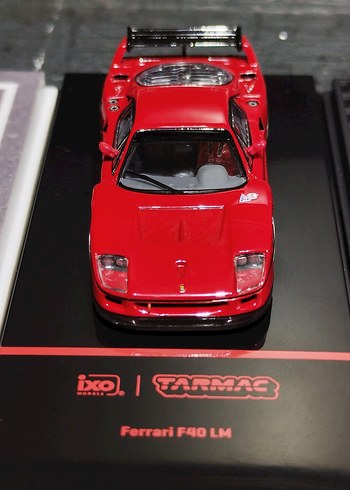 Parlak Kırmızı Ferrari F40 LM Oyuncak Araba