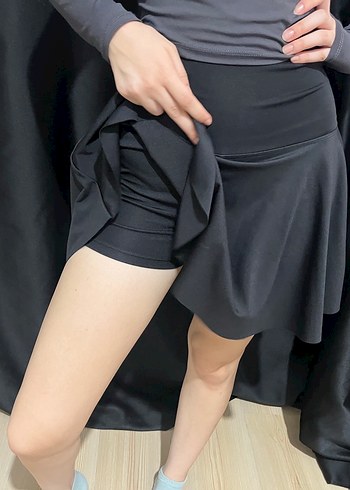 siyah taytlı kısa etek - Görsel 2