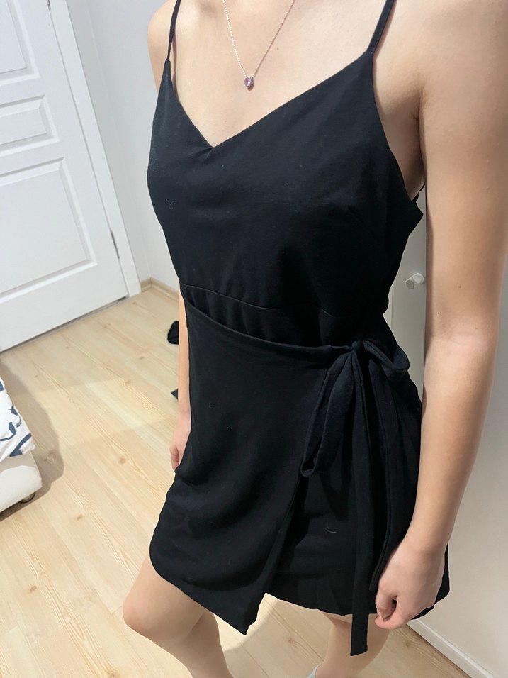 Siyah İnce Askılı Midi Elbise - Görsel 2