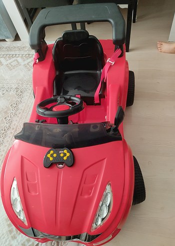 Koyu Kırmızı Elektrikli Oyuncak Araba