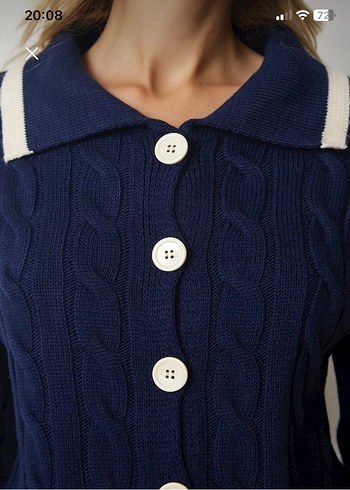 Örgü motifli düğmeli triko hırka - Görsel 4