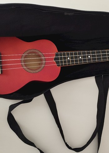 Cadenza marka soprano Ukulele Çantasıyla ve aparatıyla