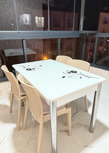 Beyaz, Baskılı, Açılabilir Modern Masa