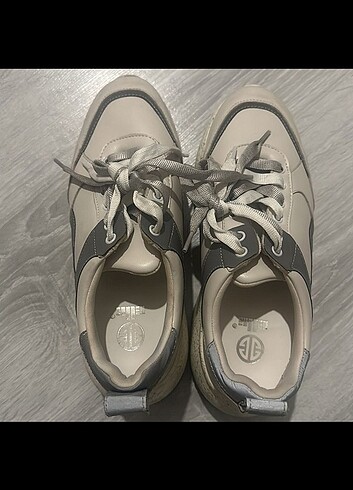 38 Beden beyaz Renk Elle marka spor ayakkabı 