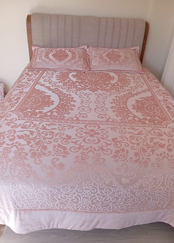 Nakışlı Pembe Yatak Örtüsü - Görsel 4