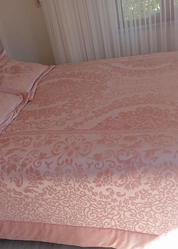 Nakışlı Pembe Yatak Örtüsü - Görsel 3