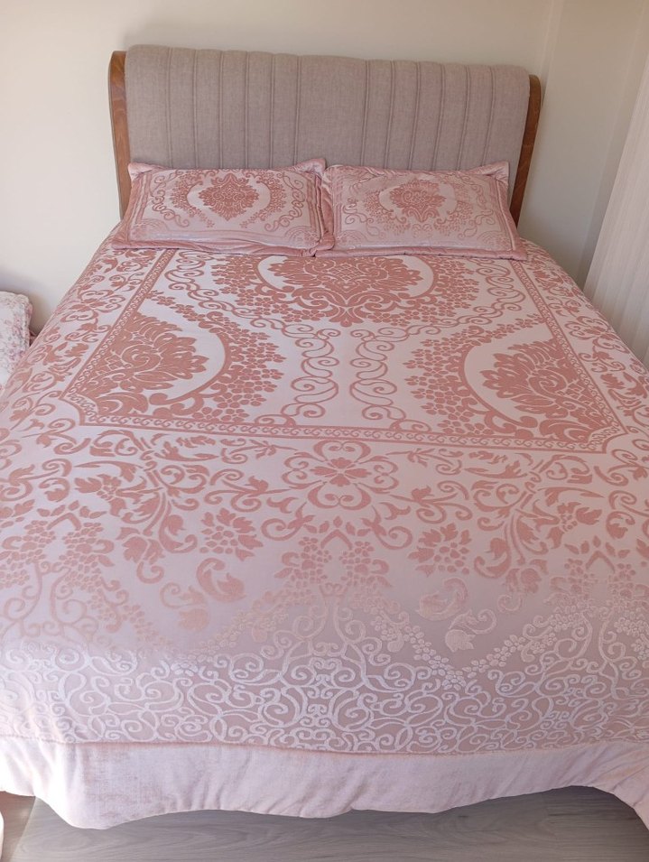 Nakışlı Pembe Yatak Örtüsü - Görsel 4