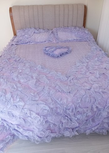 Lila Nakışlı Fırfırlı Yatak Örtüsü - Görsel 2