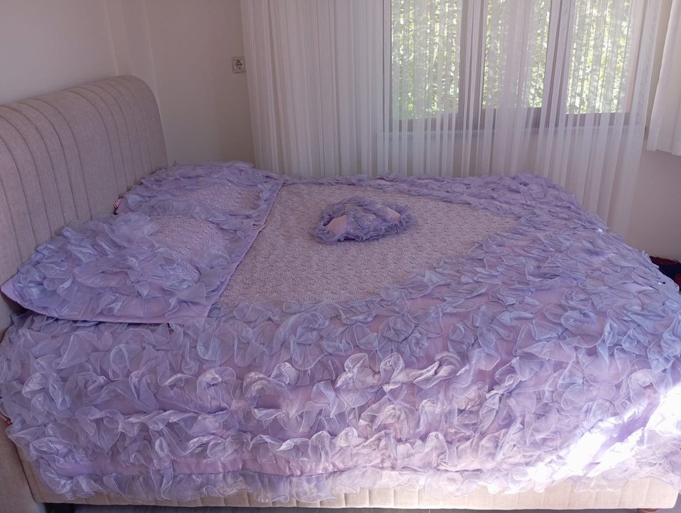 Lila Nakışlı Fırfırlı Yatak Örtüsü - Görsel 3