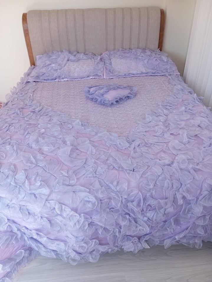 Lila Nakışlı Fırfırlı Yatak Örtüsü - Görsel 2