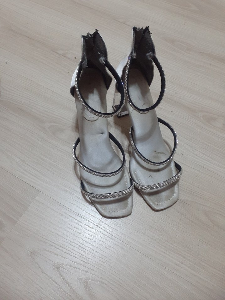 Beyaz taşlı Desenli Tokalı Blok Topuklu Kadın Ayakkabı - Görsel 4