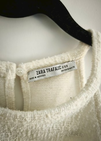 Zara Beyaz Yüksek Yakalı Kolsuz bluz