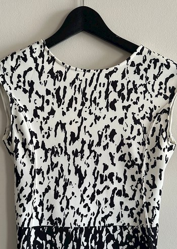 Kadın Siyah Beyaz Yılan Desenli Kalem Elbise - Görsel 2