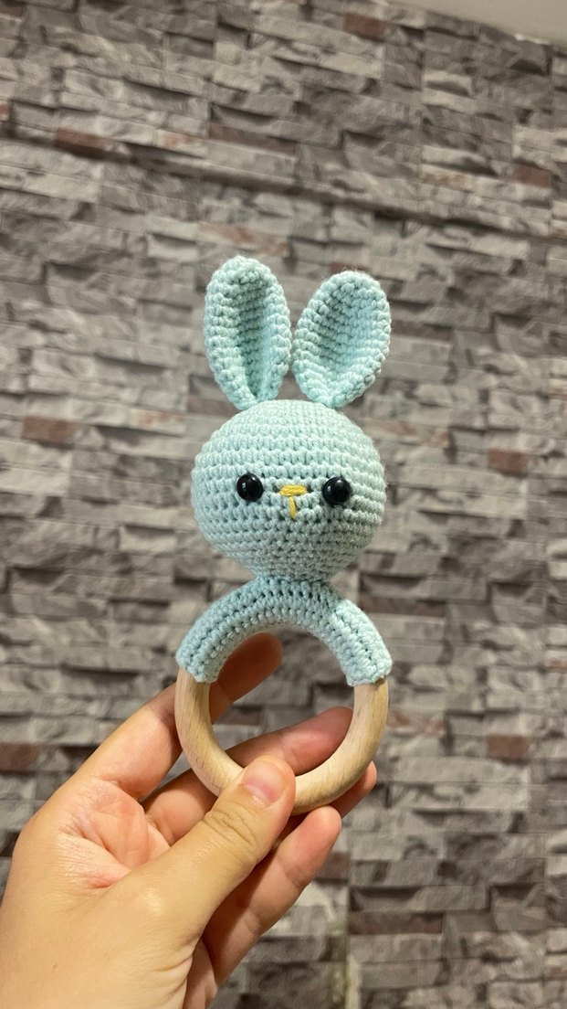 Pastel Gri Tavşan Diş Kaşıyıcı Oyuncak - Görsel 2