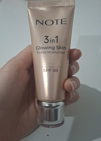 Loreal Paris Note 3in1 Glowing Skin BB Krem SPF50 & Pure Beuty Bb cream