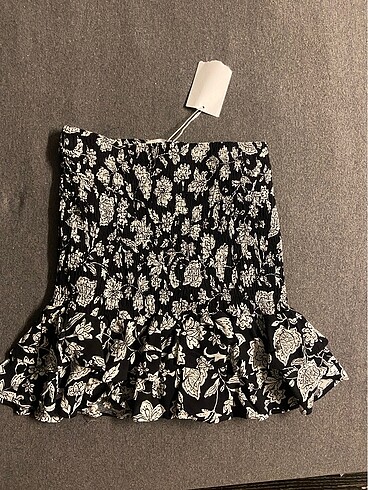 Bershka etiketli etek