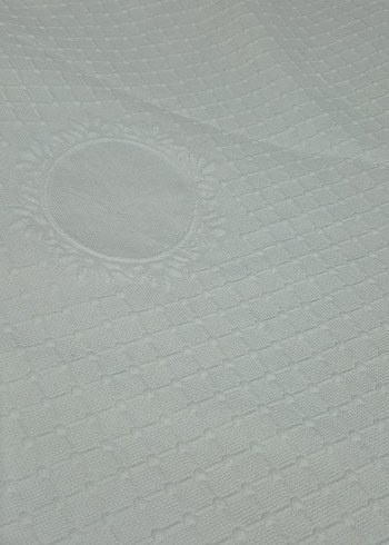 Diğer Nakış Detaylı Beyaz Yatak Örtüsü
