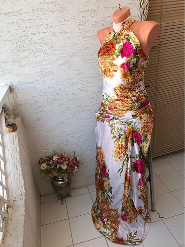 Beyaz Butik Çiçekli abiye