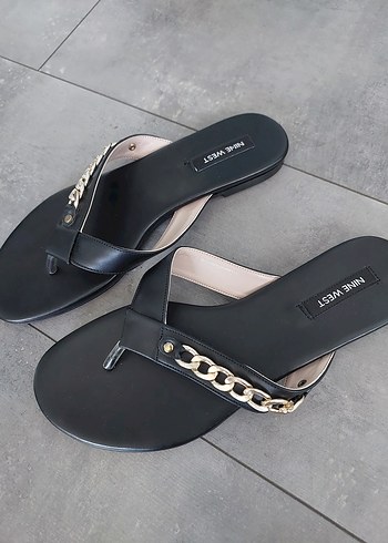 Nine West Nine West Siyah Zincir Detaylı Kadın Terlik