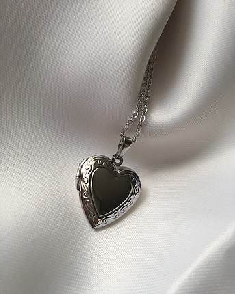 Silver çerçeveli kalp kolye