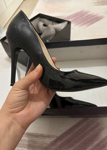 Parlak Siyah Rugan Stiletto Topuklu Kadın Ayakkabı
