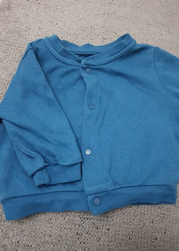 Mavi Düğmeli Erkek Çocuk Hırka - Görsel 3