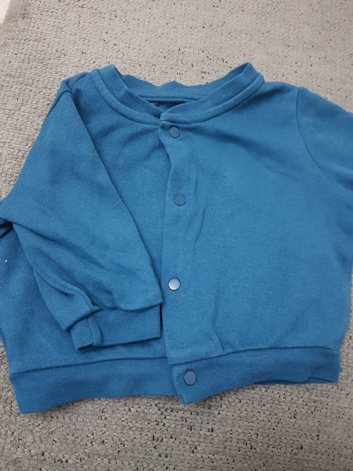 Mavi Düğmeli Erkek Çocuk Hırka - Görsel 3