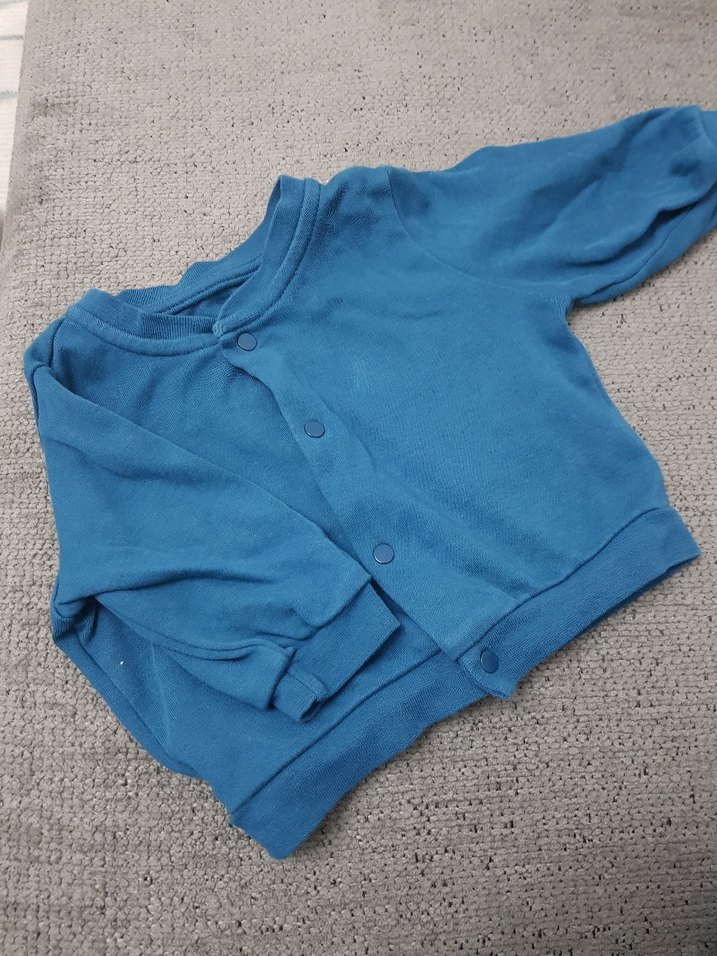 Mavi Düğmeli Erkek Çocuk Hırka - Görsel 2