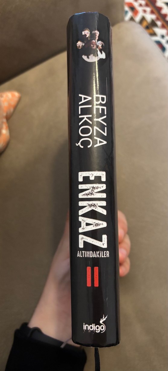 Beyza Alkoç  Enkaz Altındakiler (Ciltli Roman)2 - Görsel 3